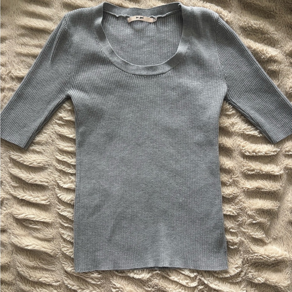 Elegant Gray Women's Sweater